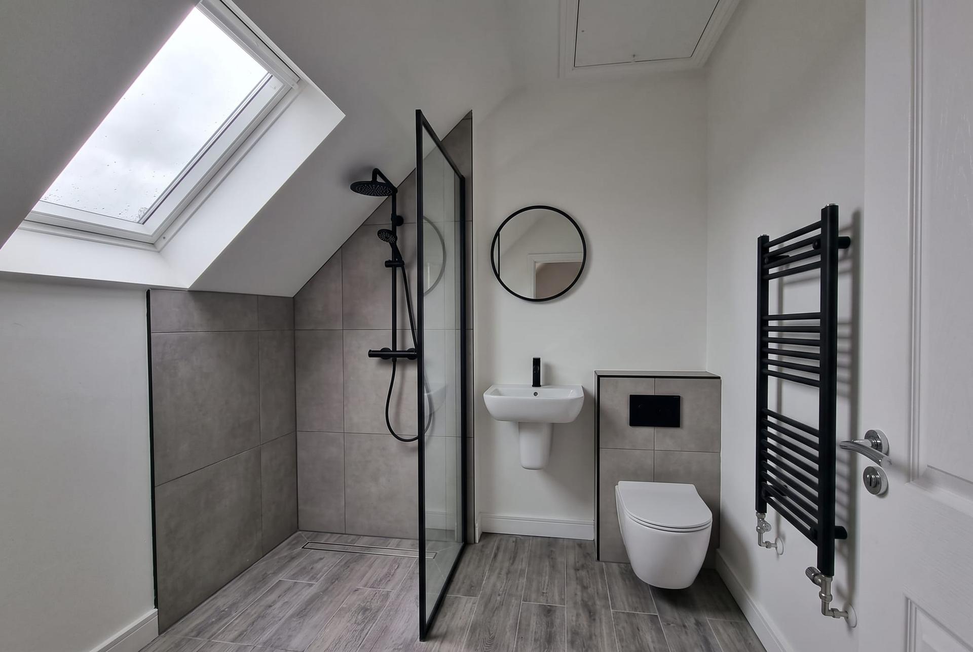 Loft en suite shower room